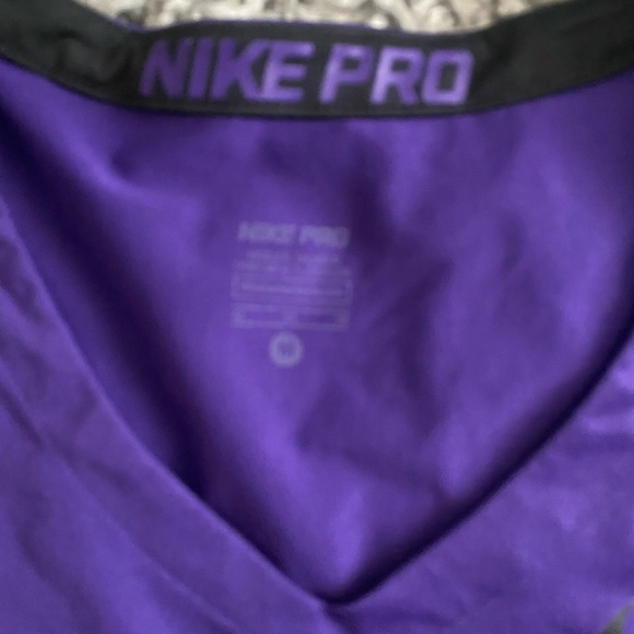 Nike T-shirt - Picture 2 of 4